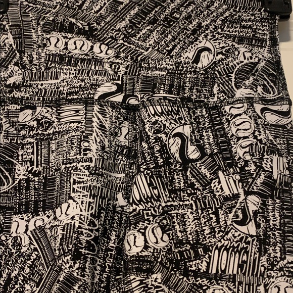 Lululemon Wunder Under Crop Black and White Logo Leggings, Sz 2, 21 in GUC - Picture 3 of 6